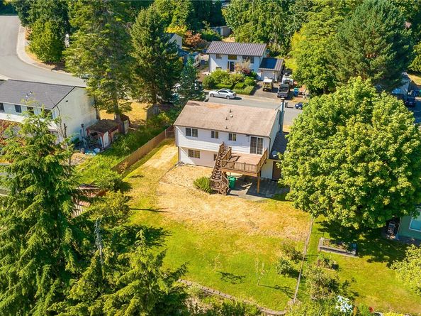 1010 205th Pl Se, Bothell WA 98012
