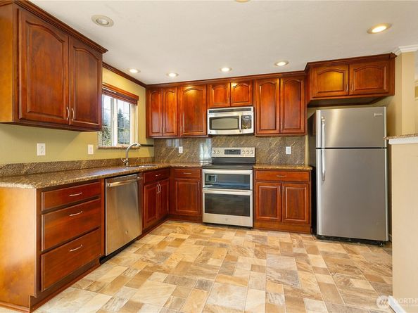 1010 205th Pl Se, Bothell WA 98012