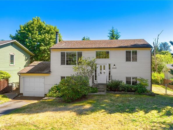 1010 205th Pl Se, Bothell WA 98012