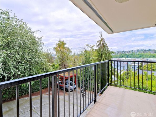 2219 13th Avenue W 1, Seattle WA 98119