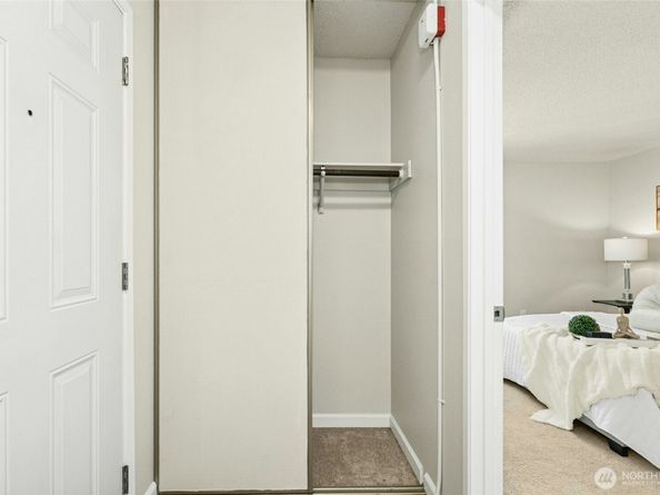 12513 NE 130th Way C204, Kirkland WA 98034