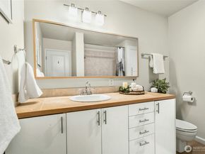 12513 NE 130th Way C204, Kirkland WA 98034
