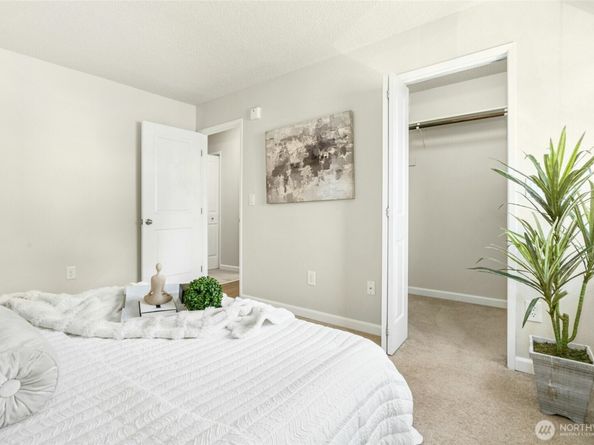 12513 NE 130th Way C204, Kirkland WA 98034
