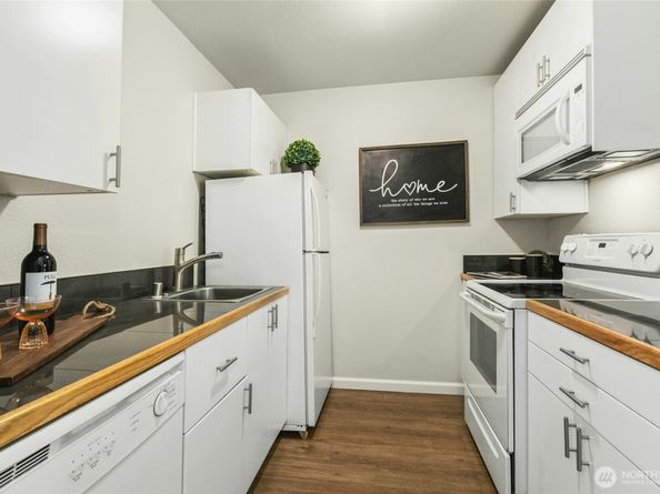 12513 NE 130th Way C204, Kirkland WA 98034