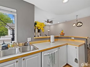 23782 SE Summerhill Lane 54, Issaquah WA 98029