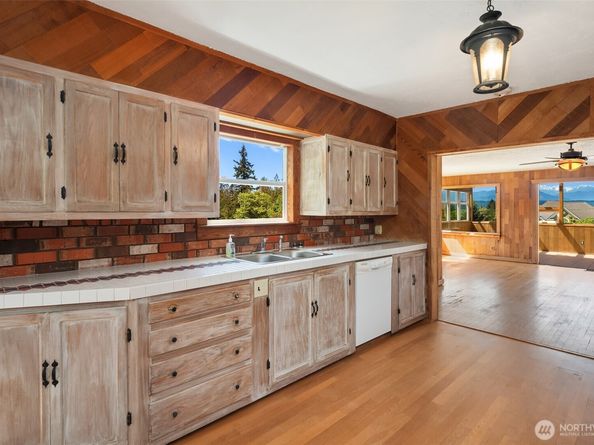 25443 Pioneer Way NW, Poulsbo WA 98370