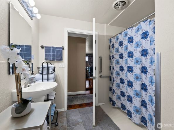 12433 SE 264th Street, Kent WA 98030