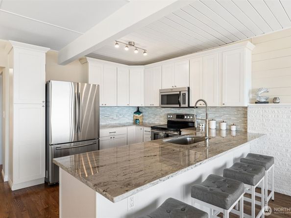 1588 Alki Avenue SW, Seattle WA 98116
