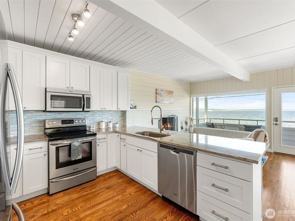 1588 Alki Avenue SW, Seattle WA 98116