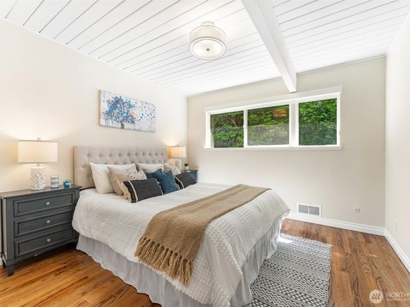 1588 Alki Avenue SW, Seattle WA 98116