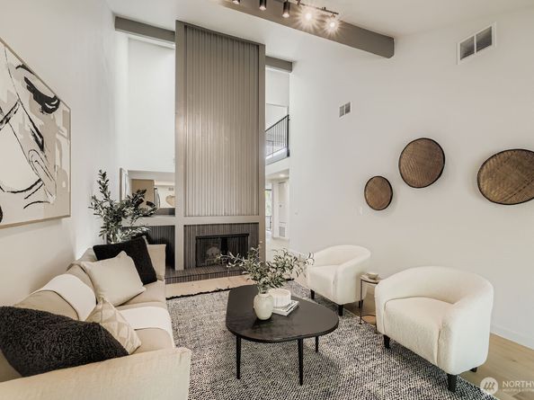 14208 NE 2nd Place, Bellevue WA 98007
