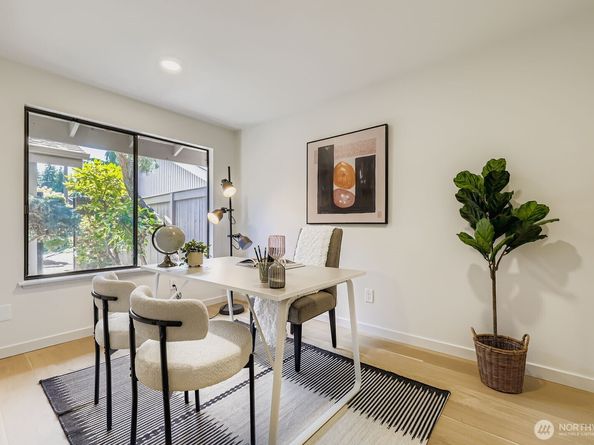 14208 NE 2nd Place, Bellevue WA 98007