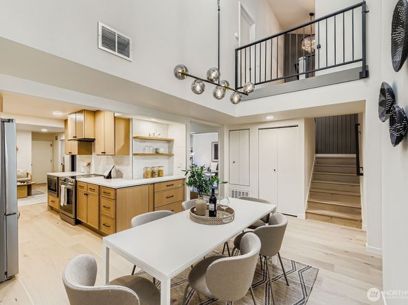 14208 NE 2nd Place, Bellevue WA 98007