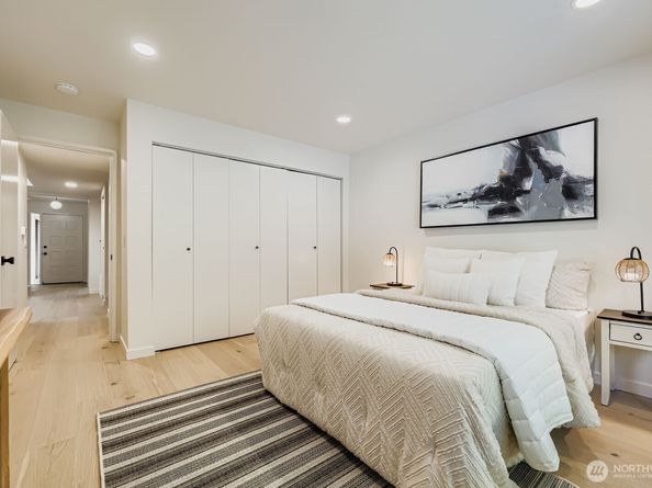 14208 NE 2nd Place, Bellevue WA 98007