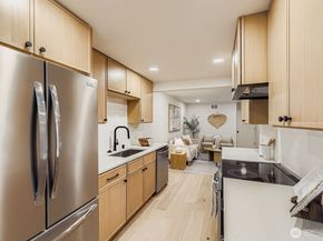 14208 NE 2nd Place, Bellevue WA 98007