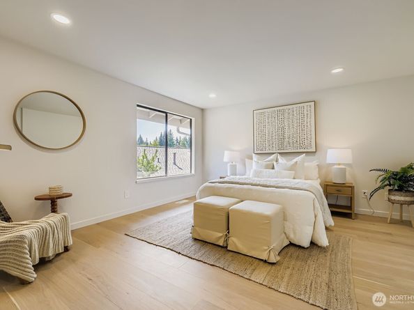 14208 NE 2nd Place, Bellevue WA 98007