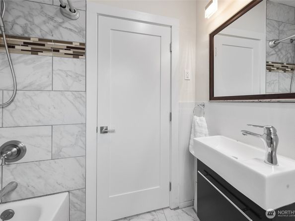 1611 NE 82nd Street, Seattle WA 98115