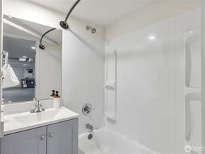 1611 NE 82nd Street, Seattle WA 98115