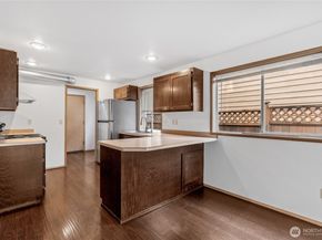 11529 12th Avenue NE A, Seattle WA 98125