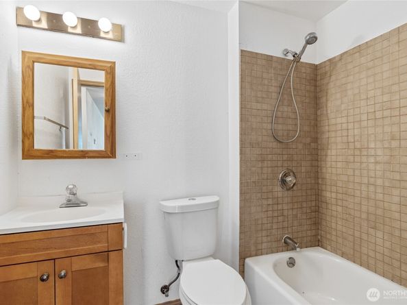 11529 12th Avenue NE A, Seattle WA 98125