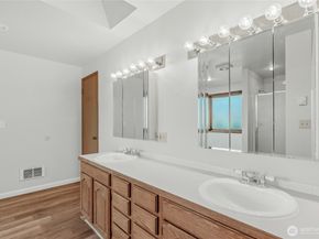 11529 12th Avenue NE A, Seattle WA 98125