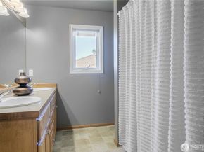 818 S 36th Place, Renton WA 98055