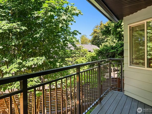 12723 NE 116th Street G204, Kirkland WA 98034