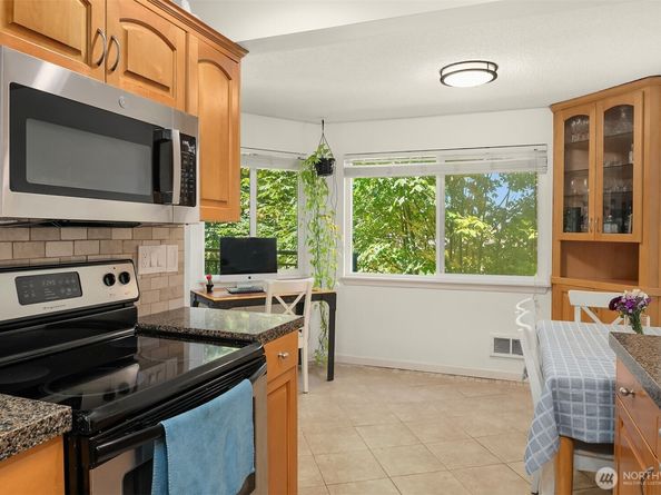 12723 NE 116th Street G204, Kirkland WA 98034