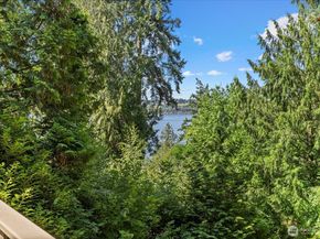 7104 NE 118th Street, Kirkland WA 98034
