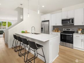 1518 Hollow Dale Place D, Everett WA 98204
