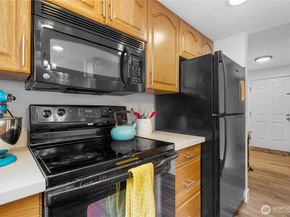 10005 NE 123rd Street D, Kirkland WA 98034