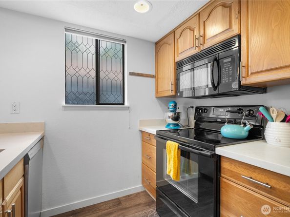 10005 NE 123rd Street D, Kirkland WA 98034