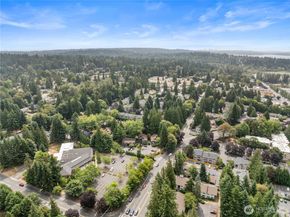10005 NE 123rd Street D, Kirkland WA 98034
