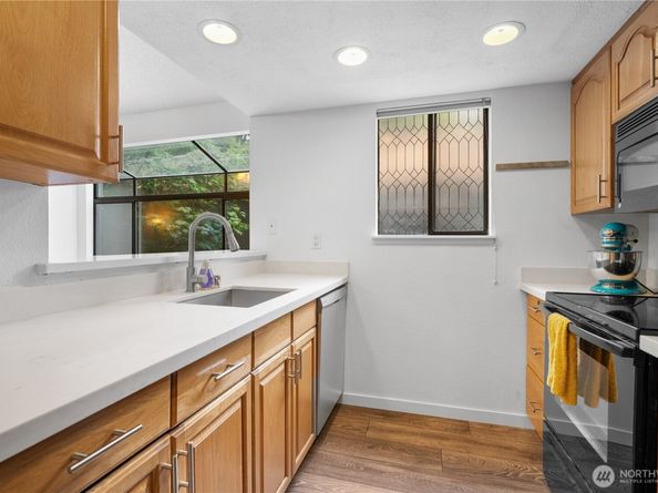 10005 NE 123rd Street D, Kirkland WA 98034