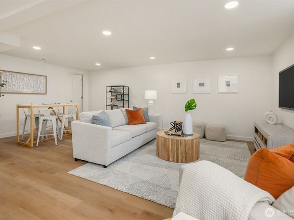 12715 Dayton Avenue N, Seattle WA 98133