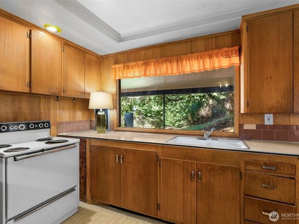 2521 103rd Avenue SE, Bellevue WA 98004