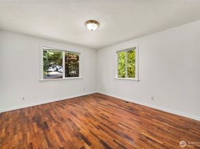 1011 NE 180th Street, Shoreline WA 98155