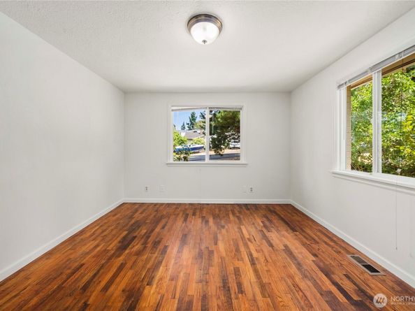 1011 NE 180th Street, Shoreline WA 98155