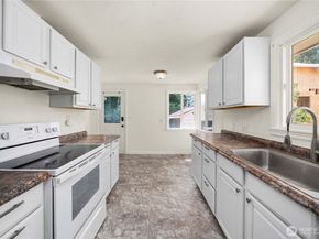 1011 NE 180th Street, Shoreline WA 98155