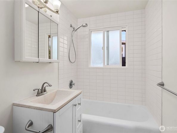 1011 NE 180th Street, Shoreline WA 98155