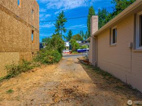1011 NE 180th Street, Shoreline WA 98155
