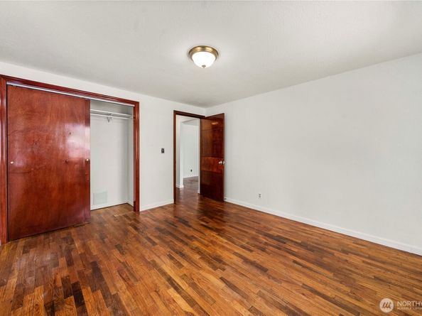 1011 NE 180th Street, Shoreline WA 98155