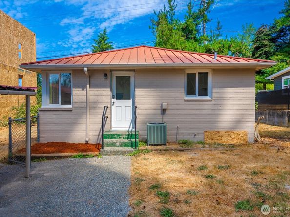 1011 NE 180th Street, Shoreline WA 98155
