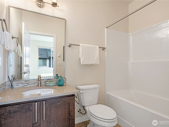 561 NE Ellis Drive, Issaquah WA 98027