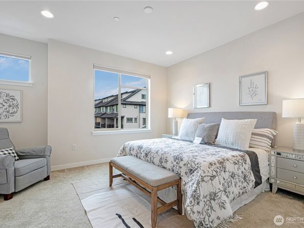 561 NE Ellis Drive, Issaquah WA 98027