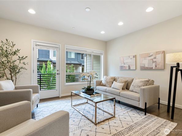 561 NE Ellis Drive, Issaquah WA 98027
