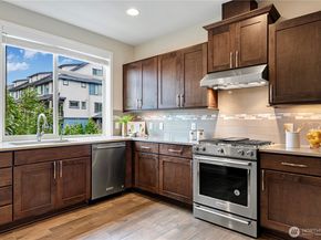561 NE Ellis Drive, Issaquah WA 98027