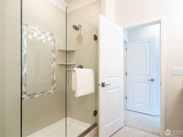 561 NE Ellis Drive, Issaquah WA 98027