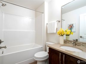 561 NE Ellis Drive, Issaquah WA 98027
