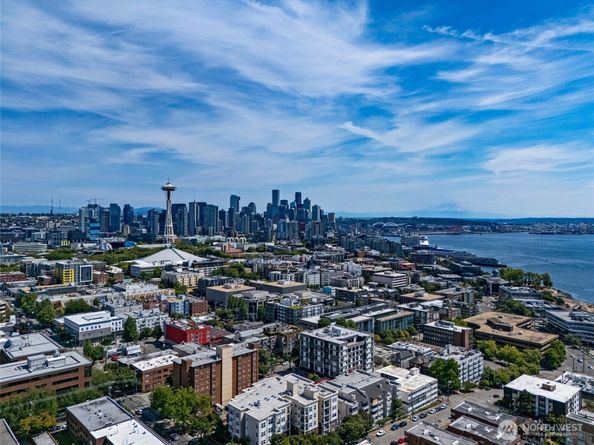 524 6th Avenue W 404, Seattle WA 98119